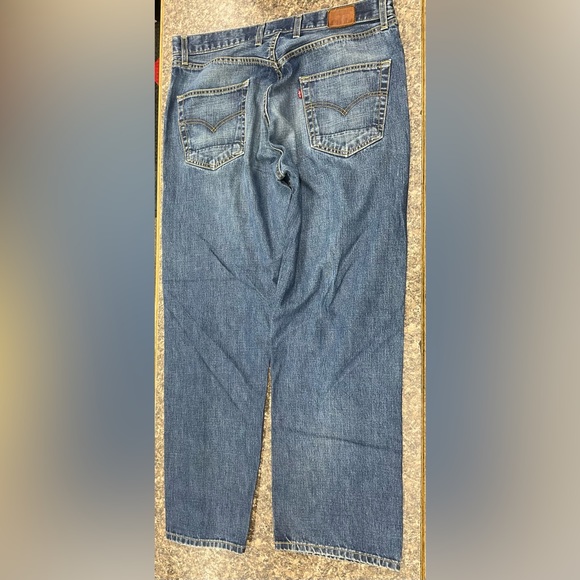 Men’s Levi Jeans - Picture 1 of 4
